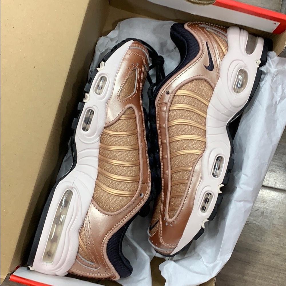 NIKE W AIR MAX TAILWIND IV - Picture 13 of 16
